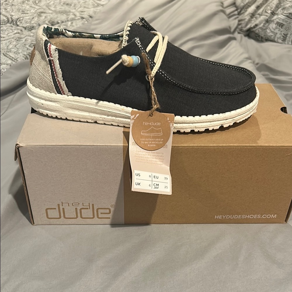 Hey Dude women’s carbon shoes size 8
